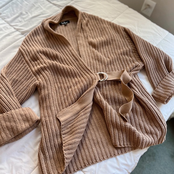 Lulus Sweaters - Cozy Corner Taupe Chunky Knit Belted Cardigan Sweater
Sz S LULU’s